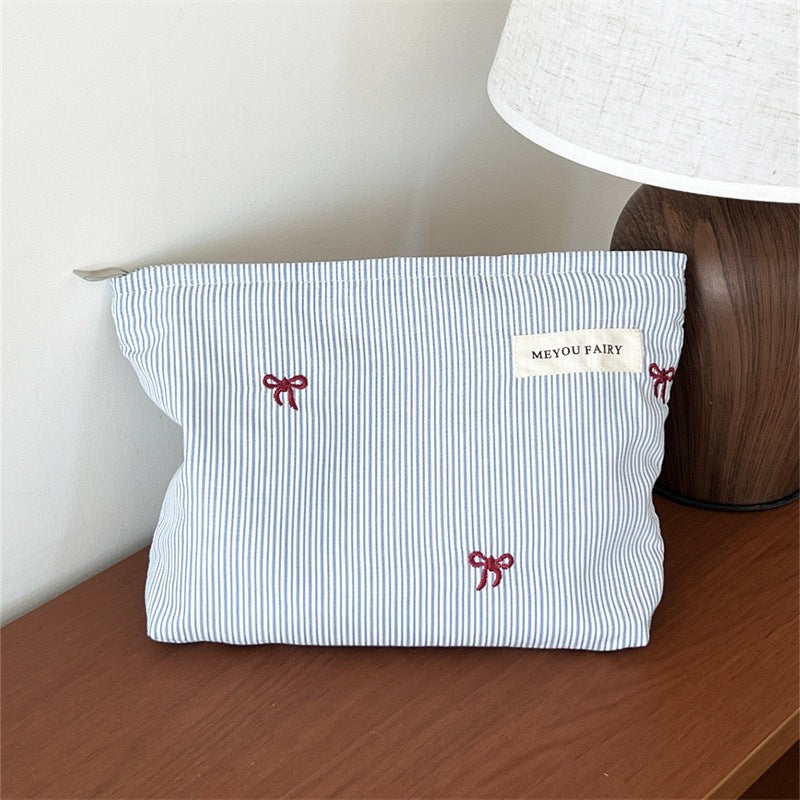 Blue Handheld Cosmetic Bag