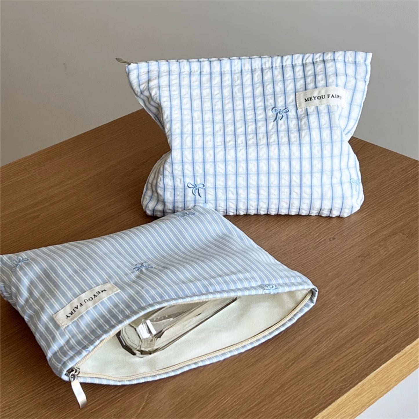 Blue Handheld Cosmetic Bag