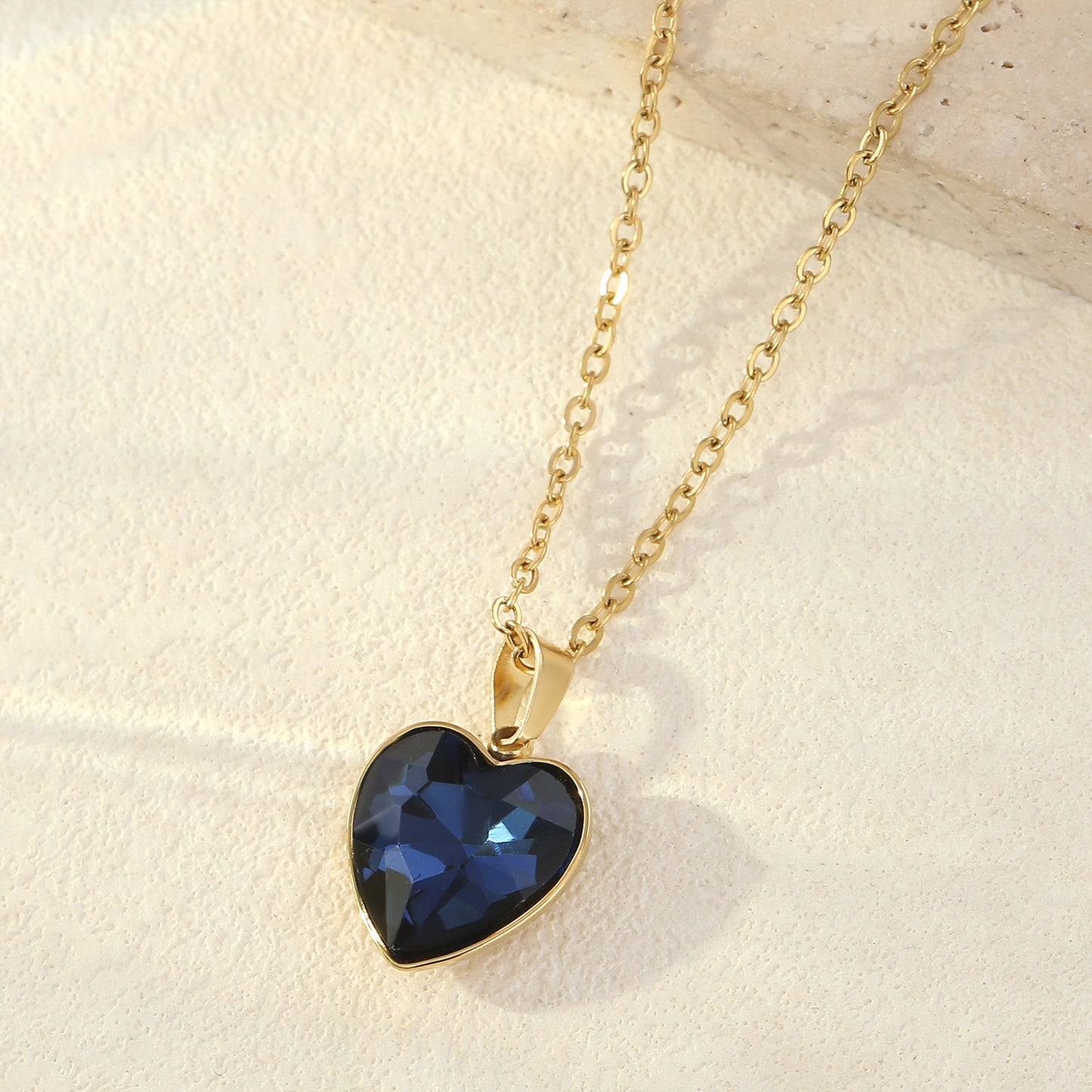 Elegant And Minimalist Womens Heart-shaped Necklace Trendy Design