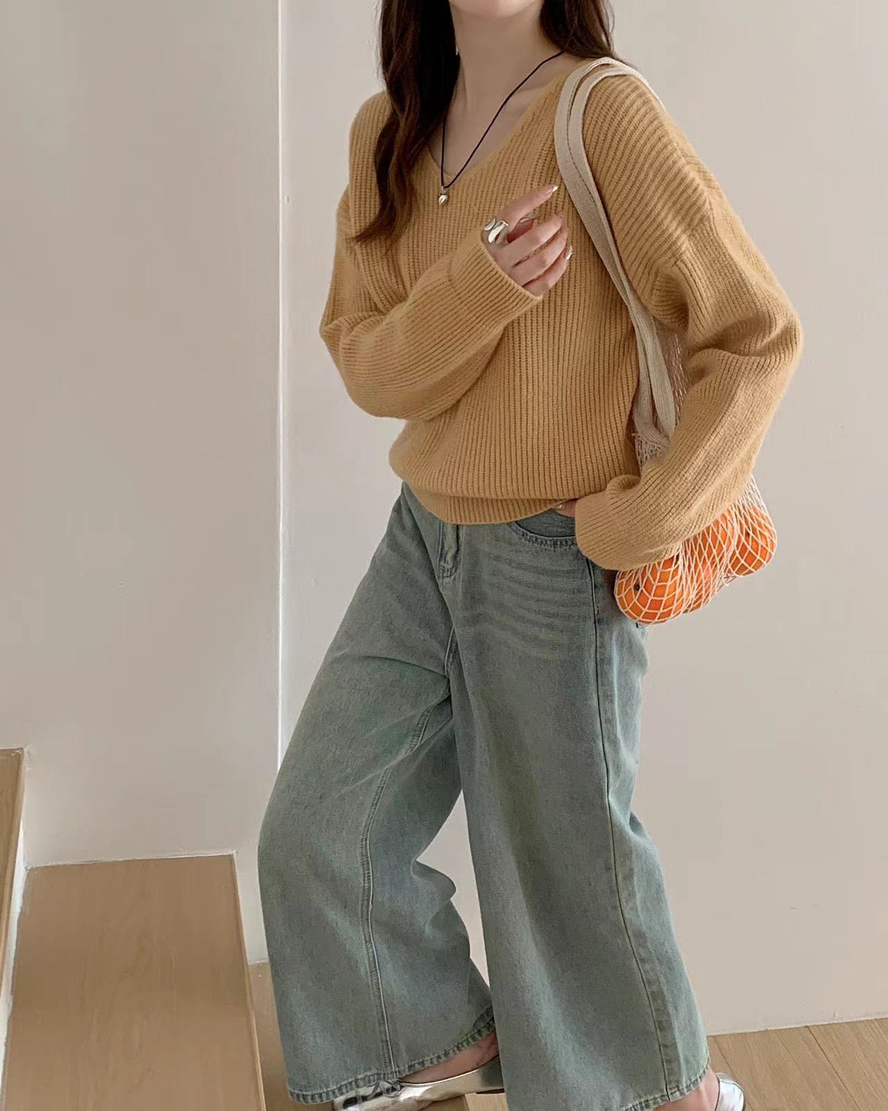 Womens Solid Color Long-Sleeve V-Neck Sweater
