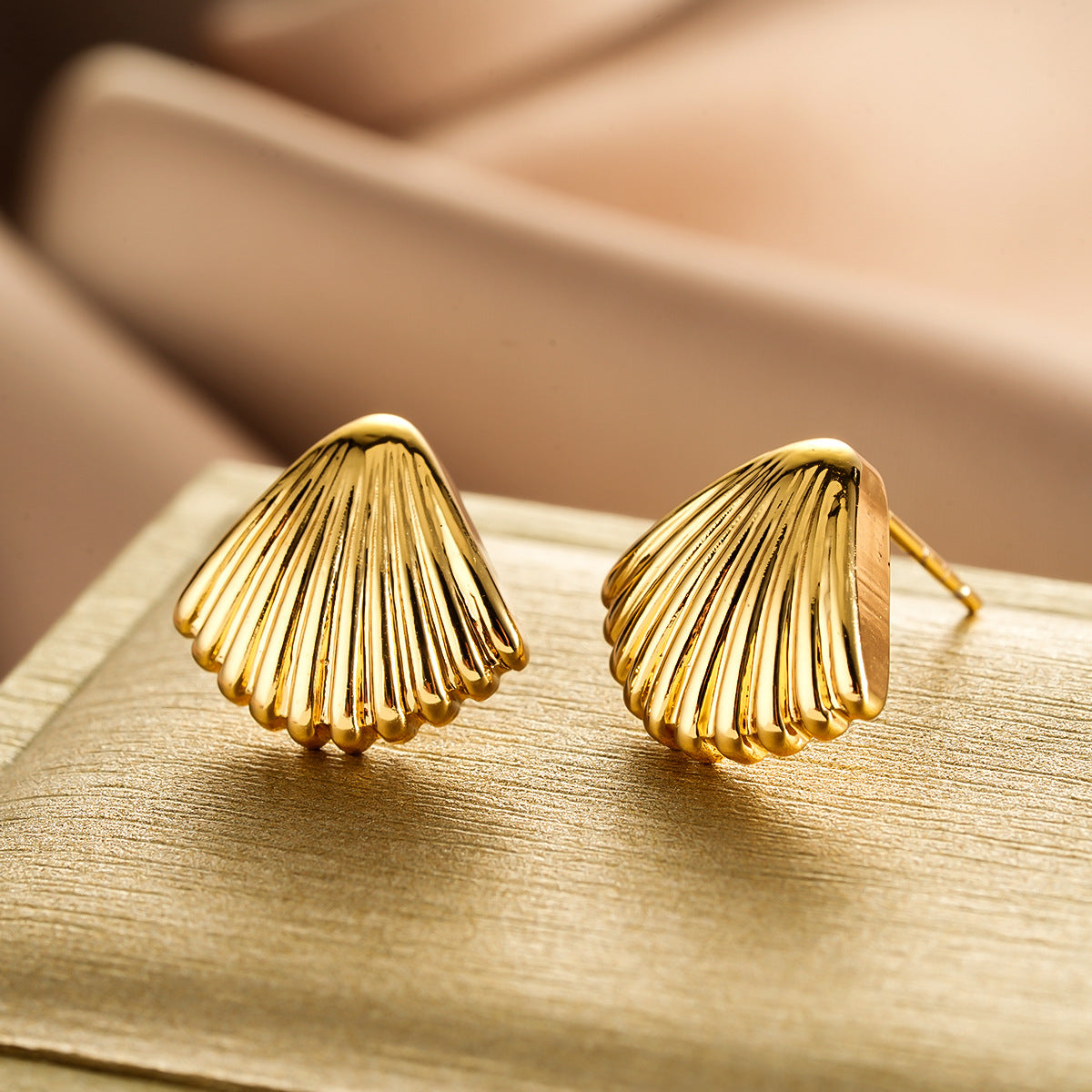 New Retro Niche Design Shell Earrings, Light Luxury Personality Simple Studs, All-Match Geometric Jewelry For Women