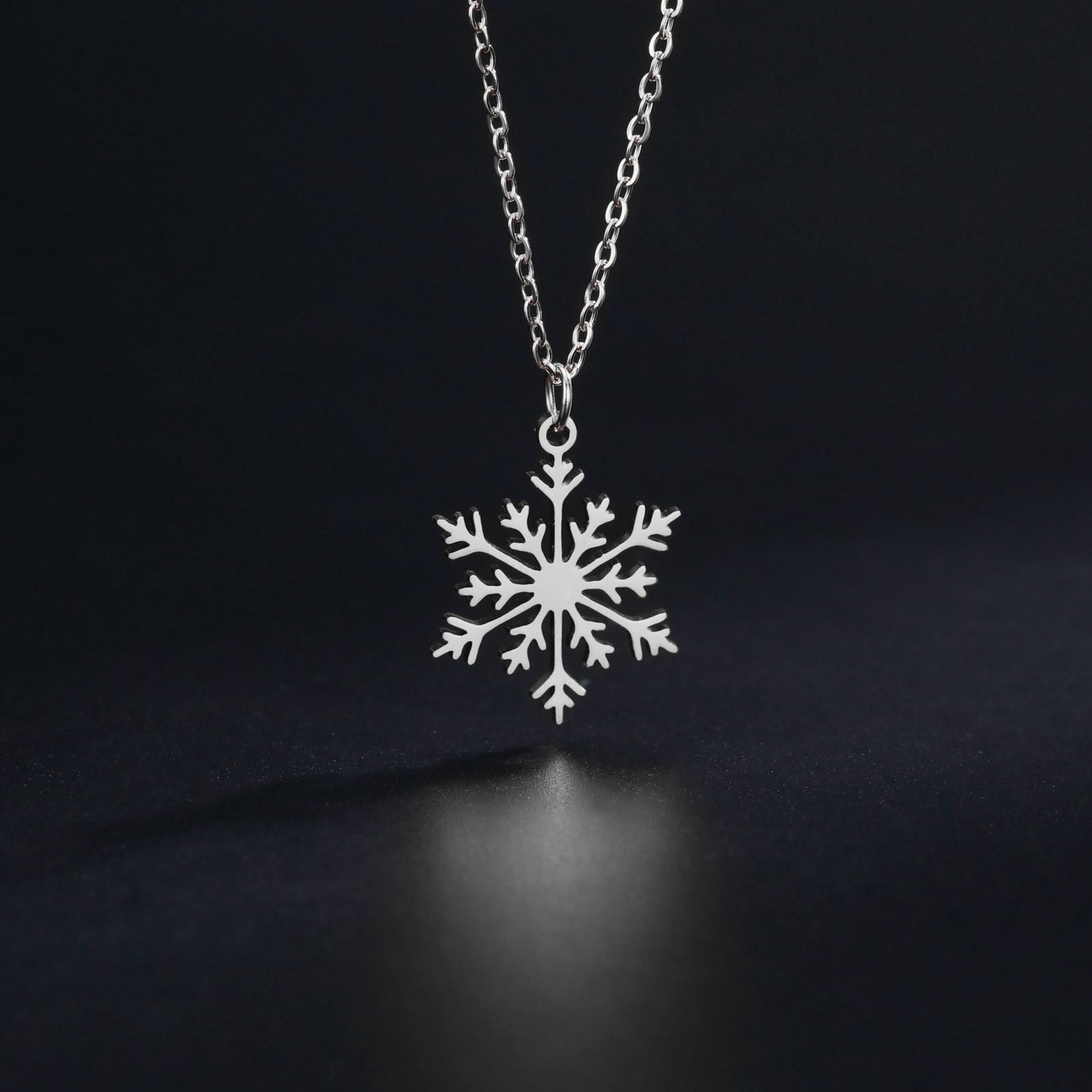 Women's Snowflake Pendant Necklace Accessories Neck