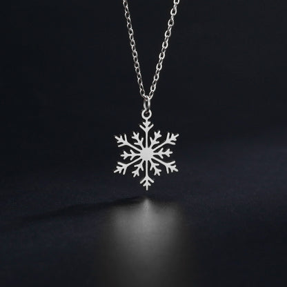 Women's Snowflake Pendant Necklace Accessories Neck