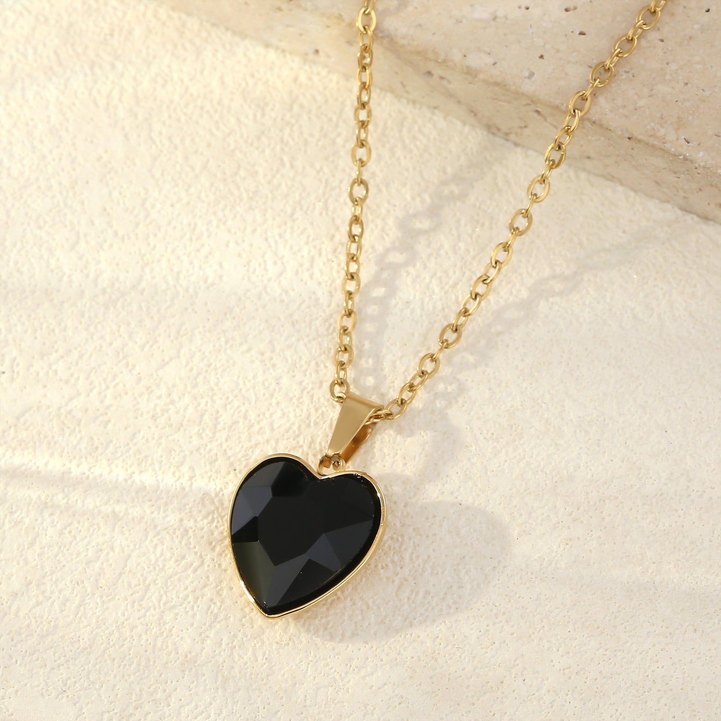Elegant And Minimalist Womens Heart-shaped Necklace Trendy Design