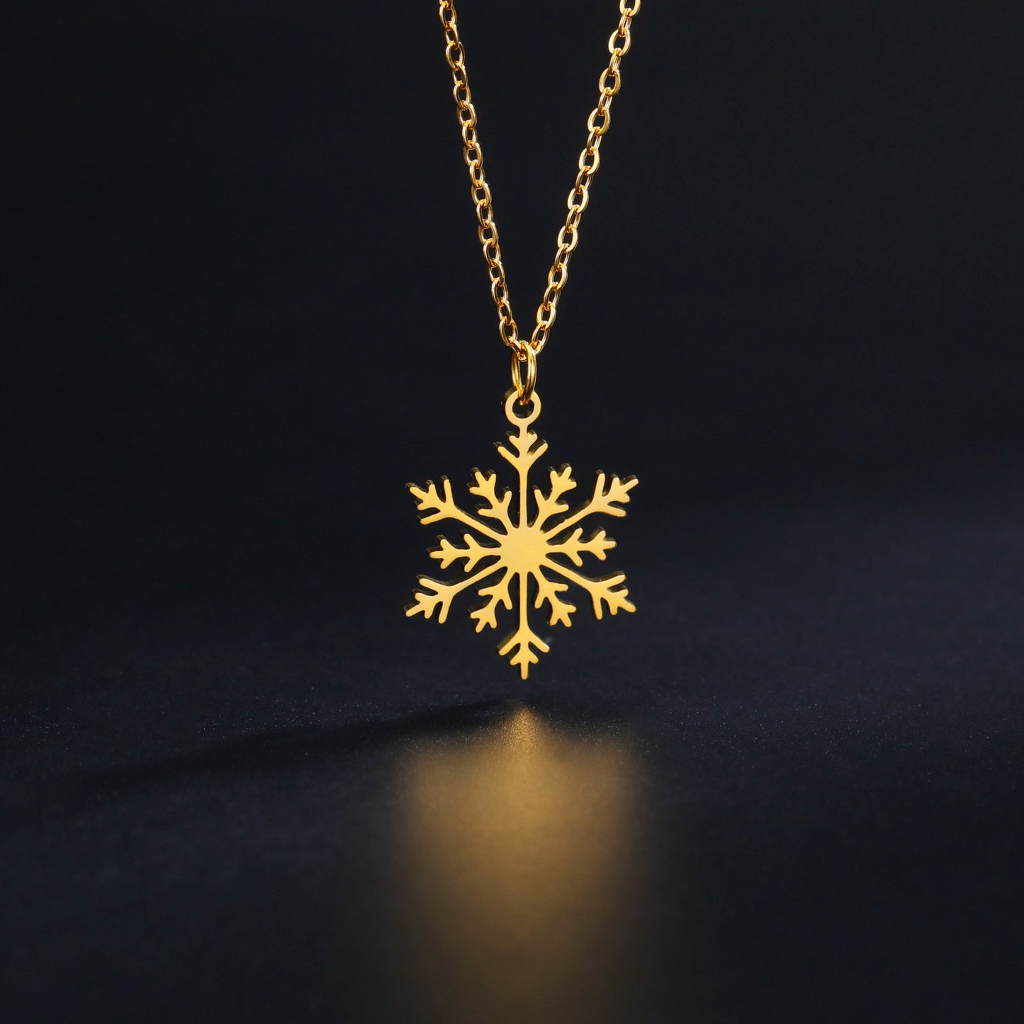 Women's Snowflake Pendant Necklace Accessories Neck