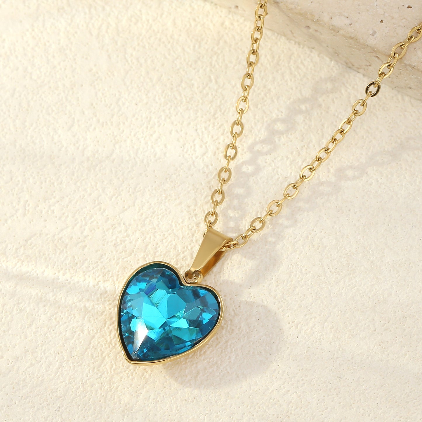 Elegant And Minimalist Womens Heart-shaped Necklace Trendy Design