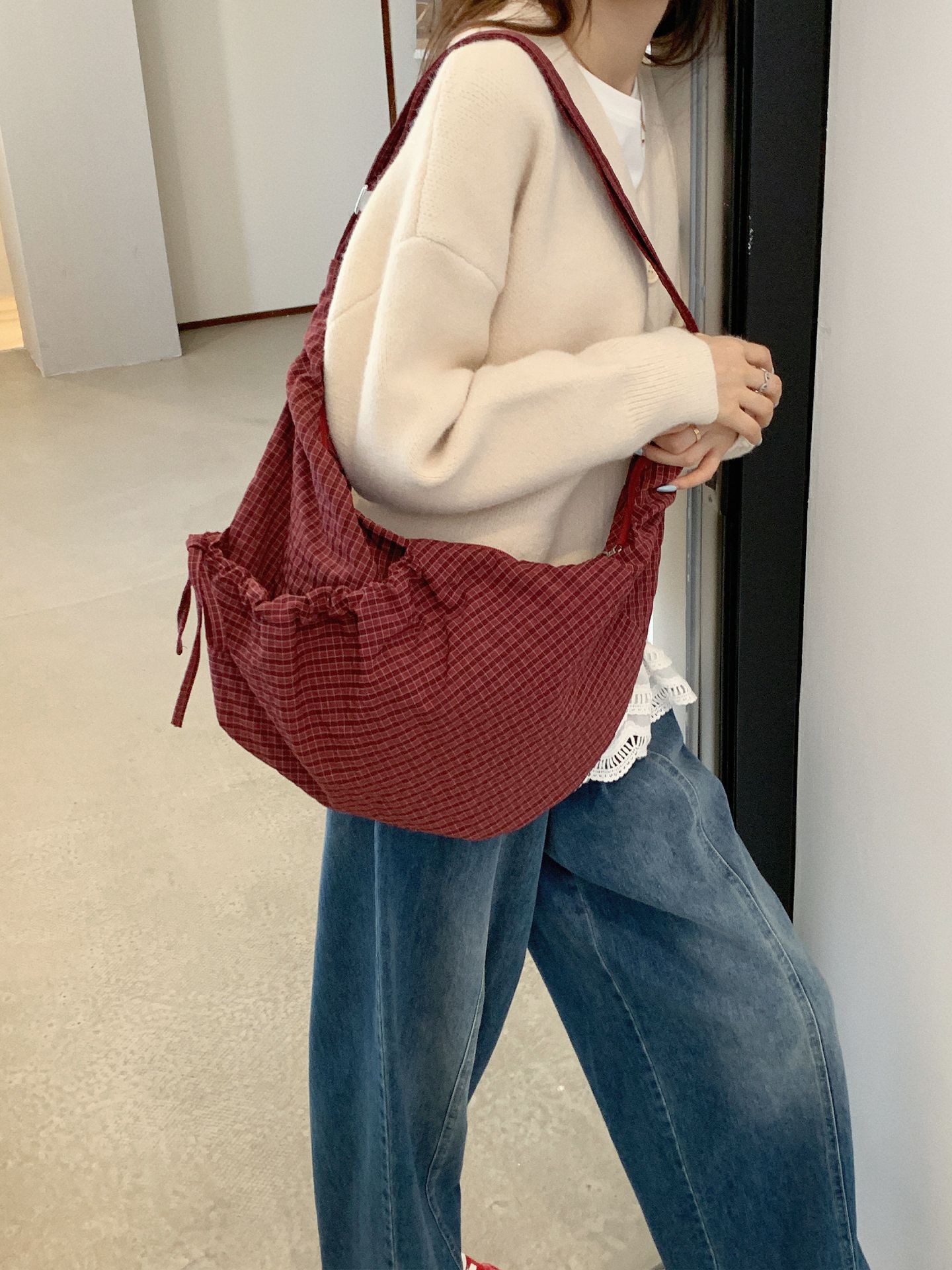Korean-style Instagram-inspired Relaxed-fit Horn-shaped Tote Bag With A Large Capacity