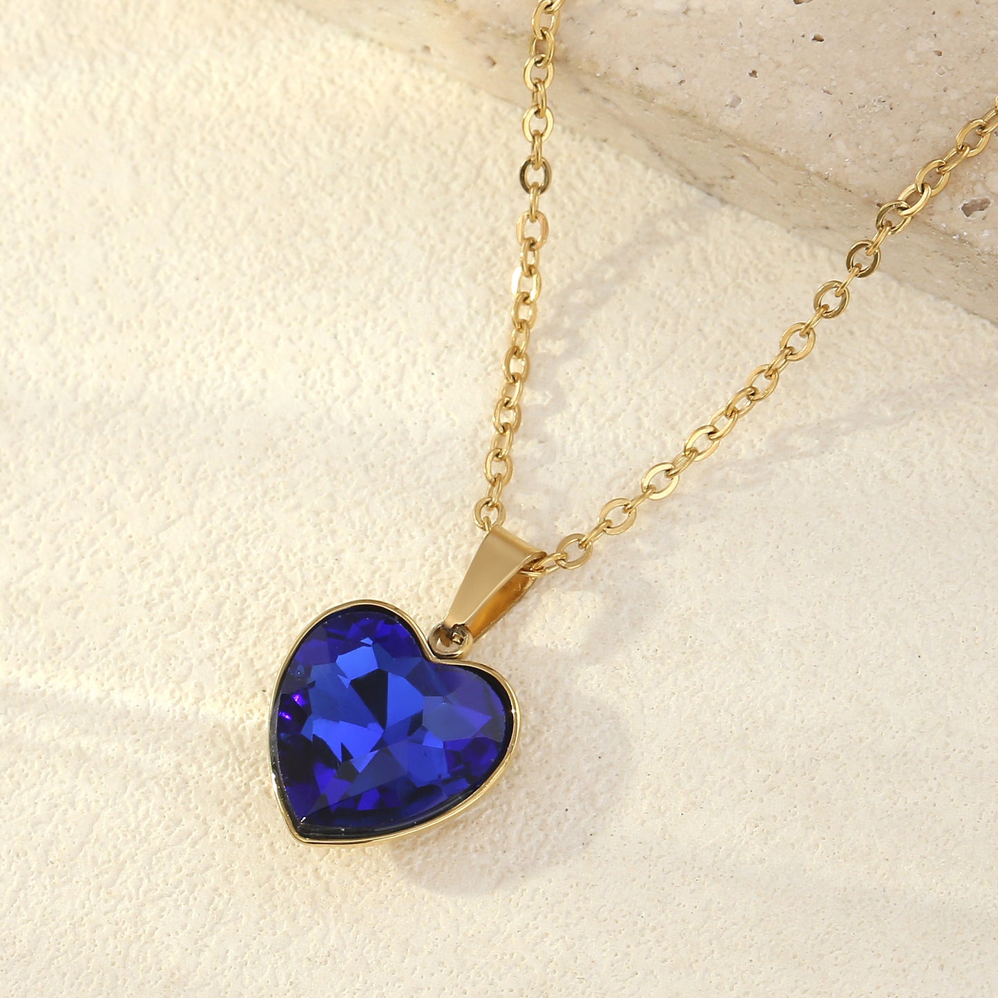 Elegant And Minimalist Womens Heart-shaped Necklace Trendy Design